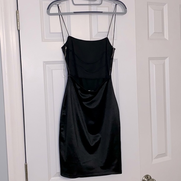 Black silky backless sexy cocktail dress - Picture 2 of 4